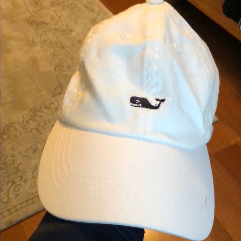 White vineyard vines hat